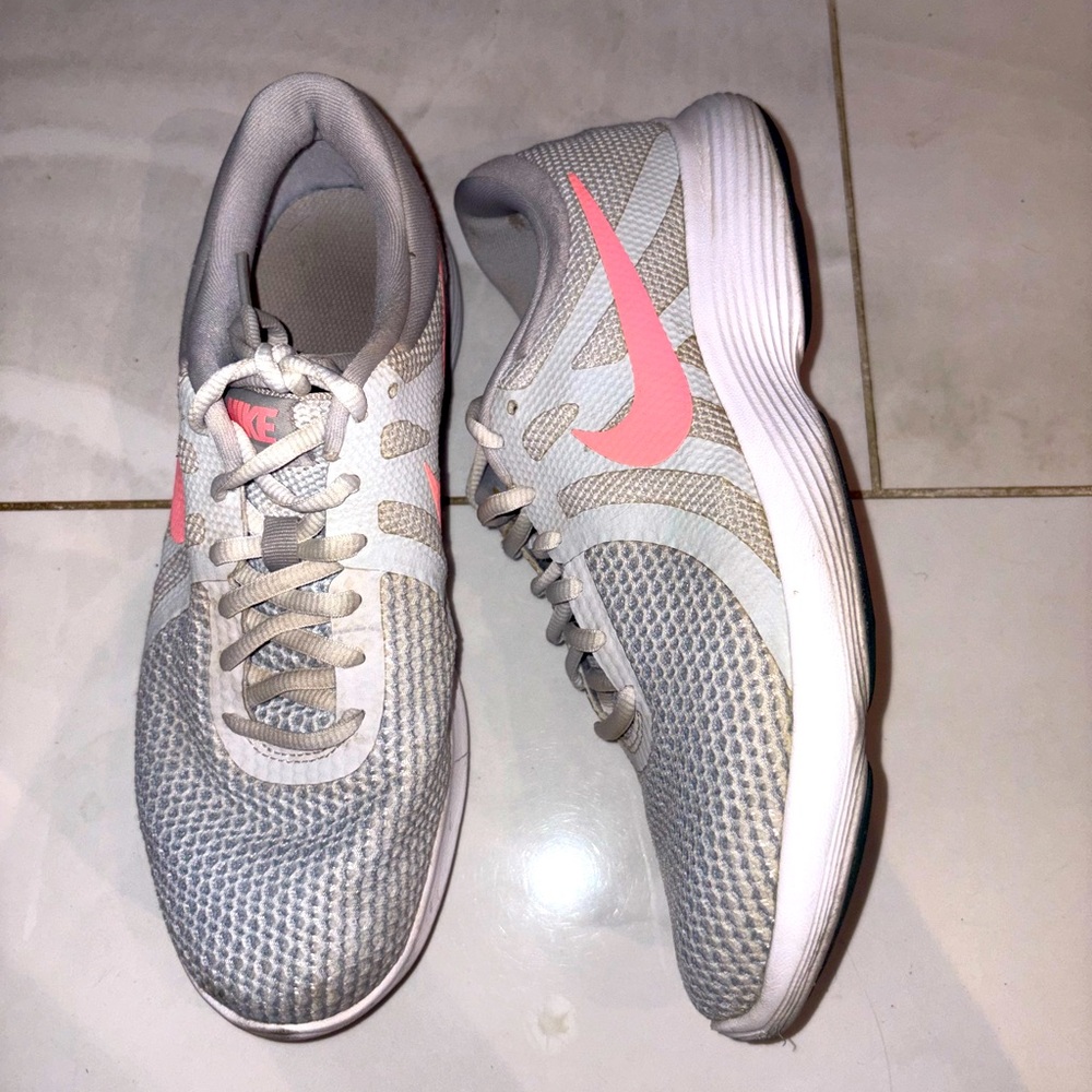 Women's Nike Shoes Size 10